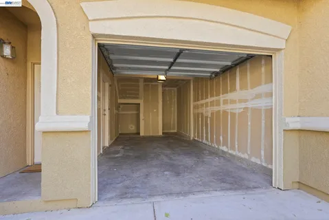 $325,000 | 5350 Dunlay Drive, Unit 412, Sacramento, CA 95835
