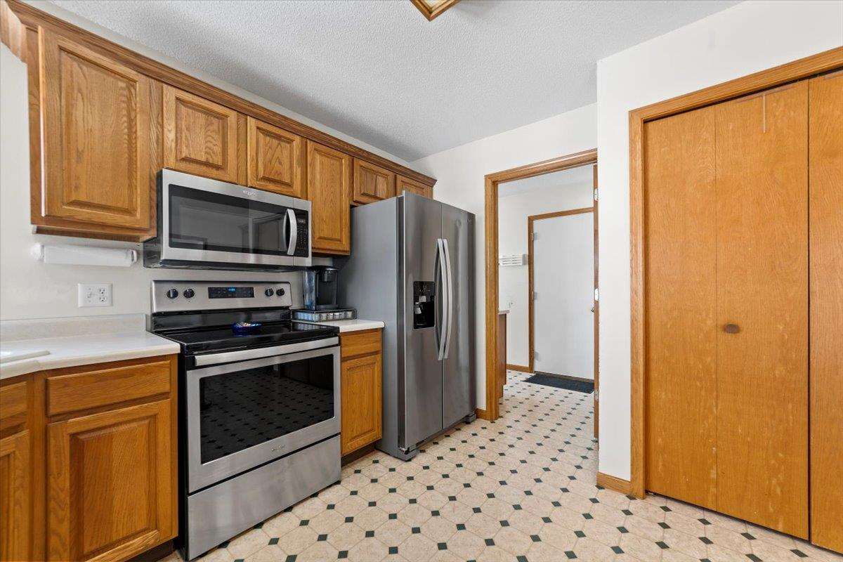 1516 Forest Road Coralville, IA 52241 - Photo 11 of 32 Gallery Image 11