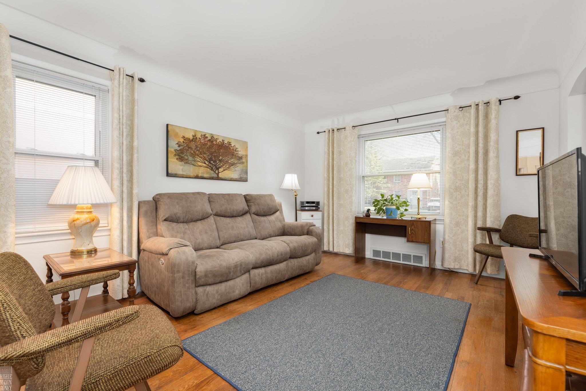 2057 Hawthorne Road Grosse Pointe Woods, MI 48236 - Photo 5 of 43