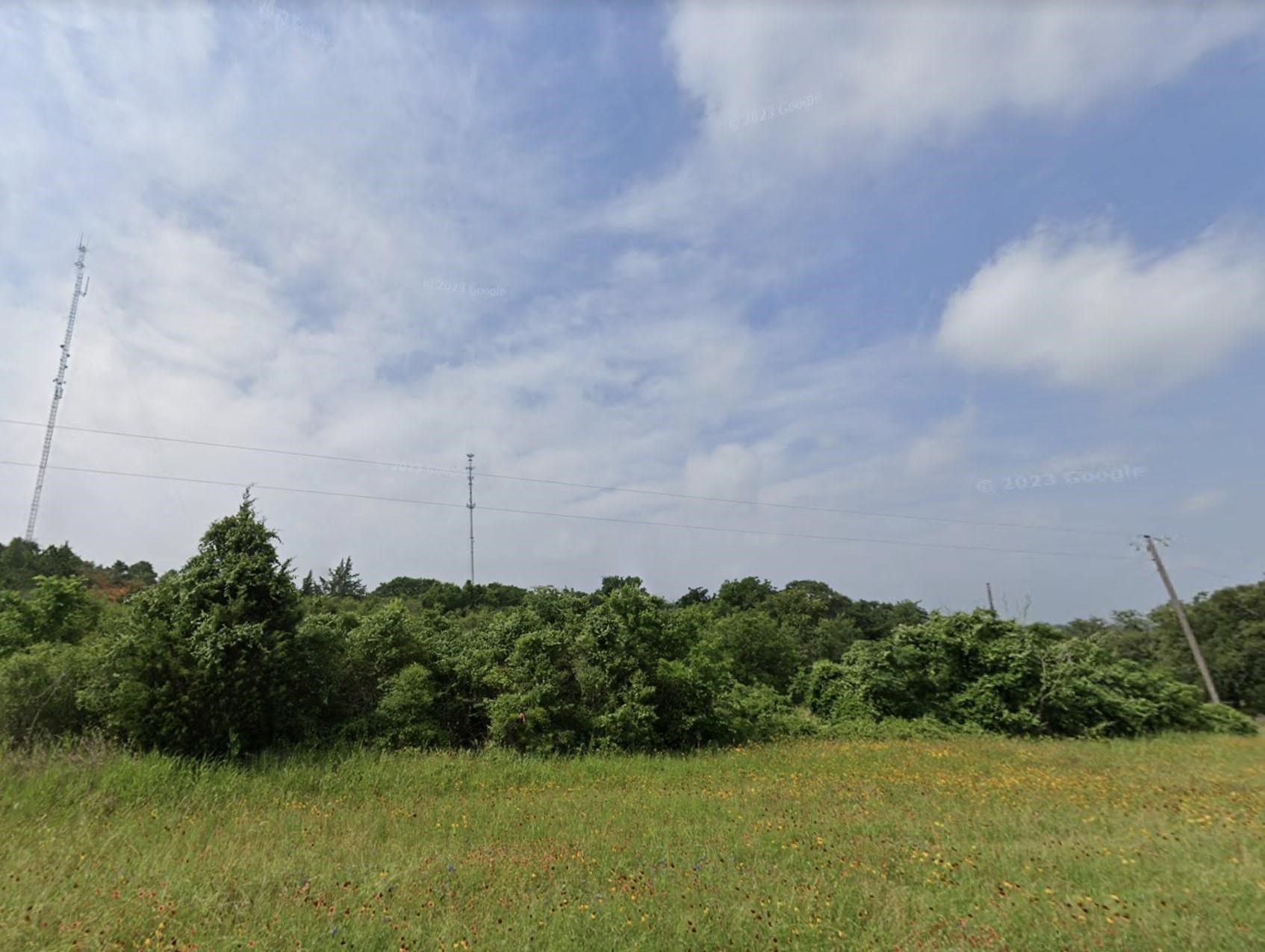 0 East I-10 Luling, TX 78648 - Photo 2 of 8 a view of a garden with a building in the background