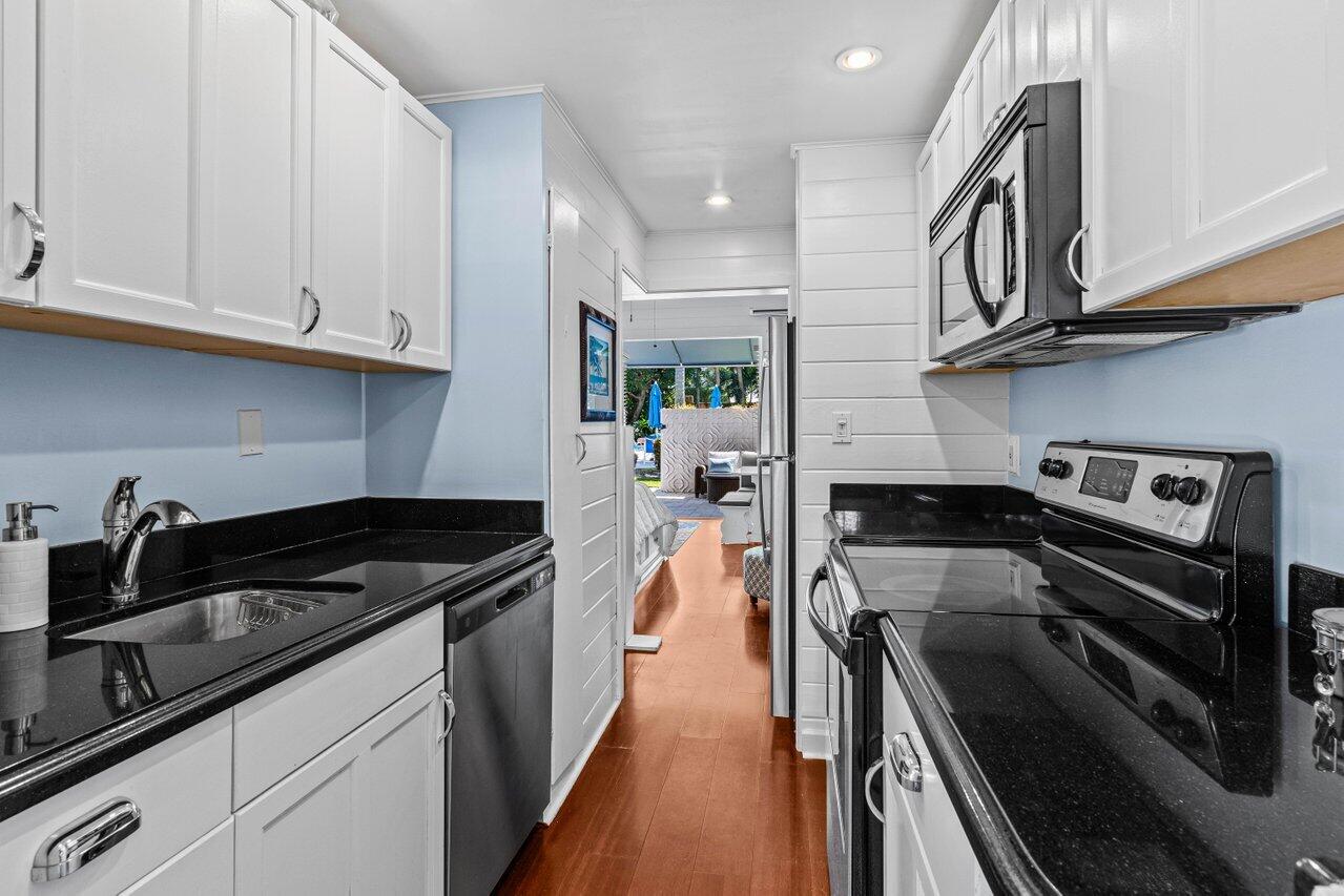 303 Gleason Street, Unit 4 Delray Beach, FL 33483 - Photo 4 of 26 004-303GleasonStreet-4-DelrayBeach-FL-33