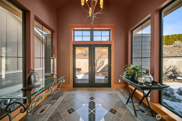 $2,000,000 | 232 Crystal Drive, Chelan, WA 98816