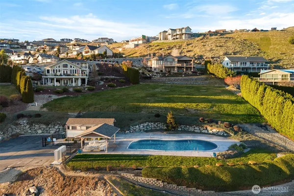 $2,000,000 | 232 Crystal Drive, Chelan, WA 98816