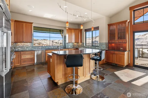 $2,000,000 | 232 Crystal Drive, Chelan, WA 98816