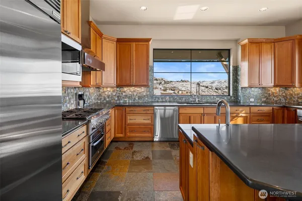 $2,000,000 | 232 Crystal Drive, Chelan, WA 98816