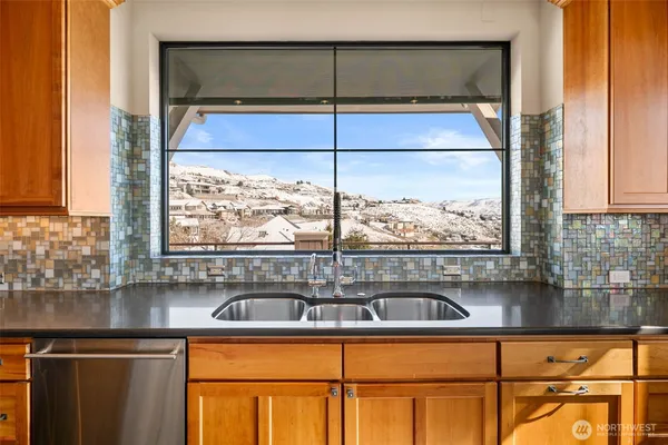 $2,000,000 | 232 Crystal Drive, Chelan, WA 98816