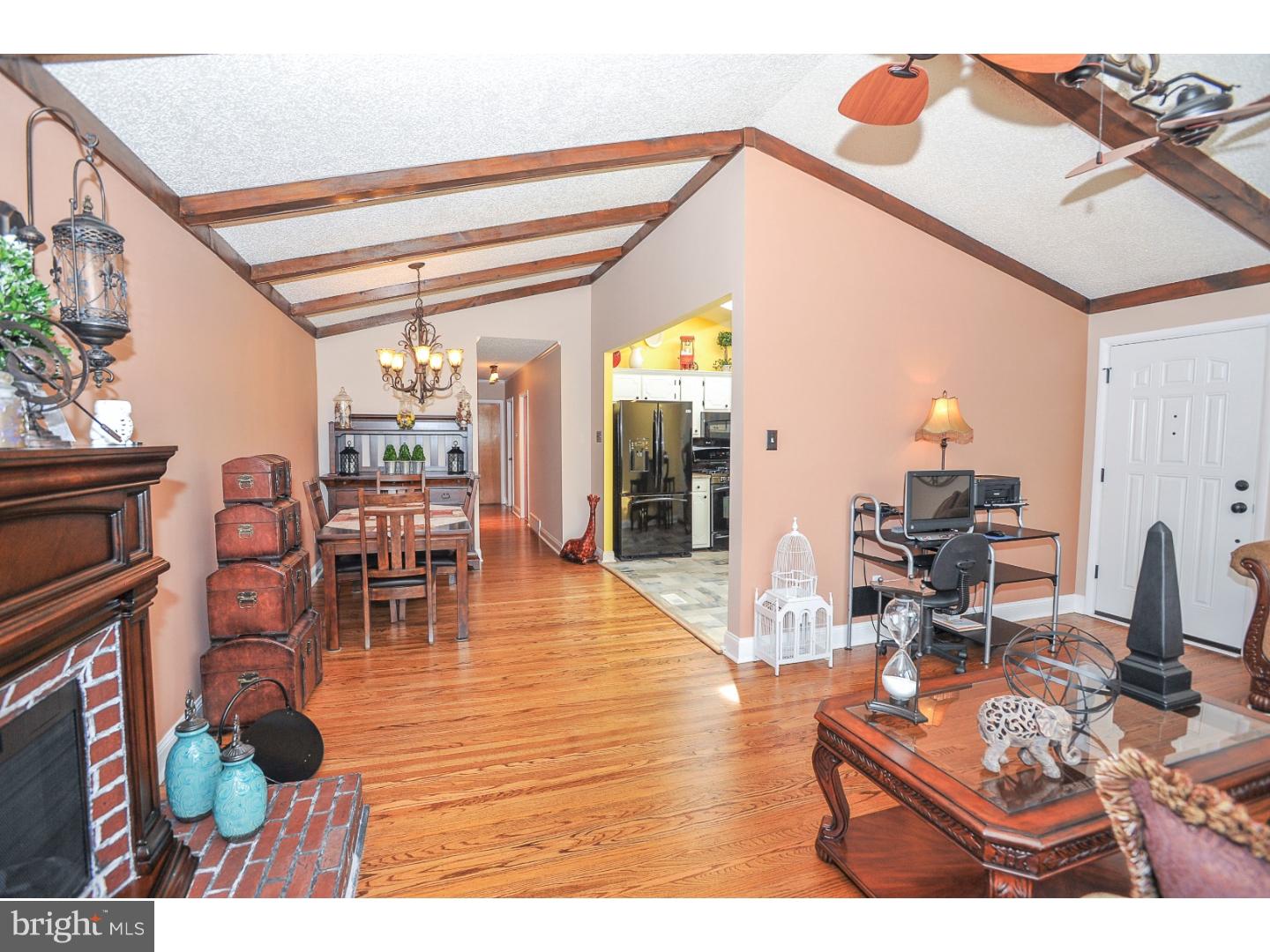 3348 Red Lion Road Philadelphia, PA 19114 - Photo 3 of 25 Living Room