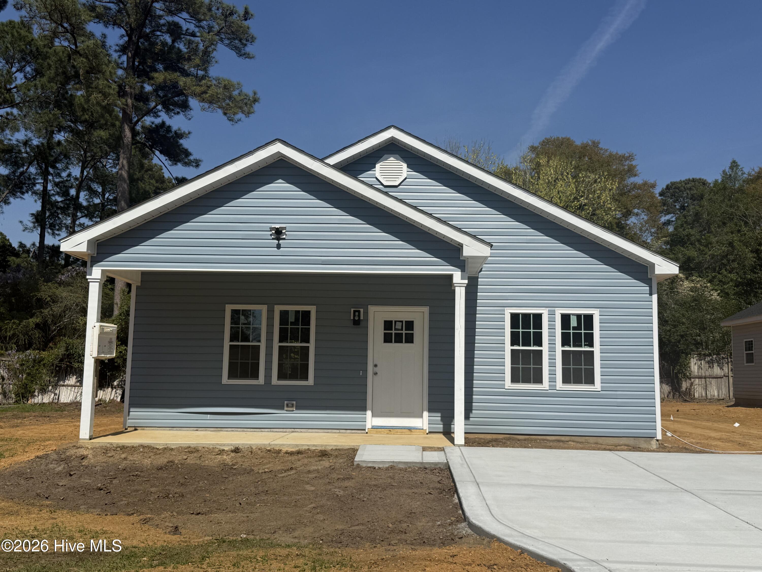 216 Pearl Street Clinton, NC 28328 - Photo 1 of 11 IMG_2852