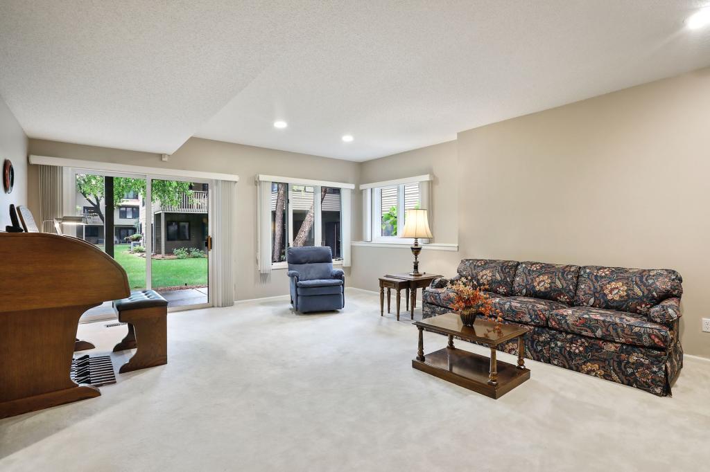 1900 Victoria Road South, Unit P Mendota Heights, MN 55118 - Photo 17 of 35 Gallery Image 17