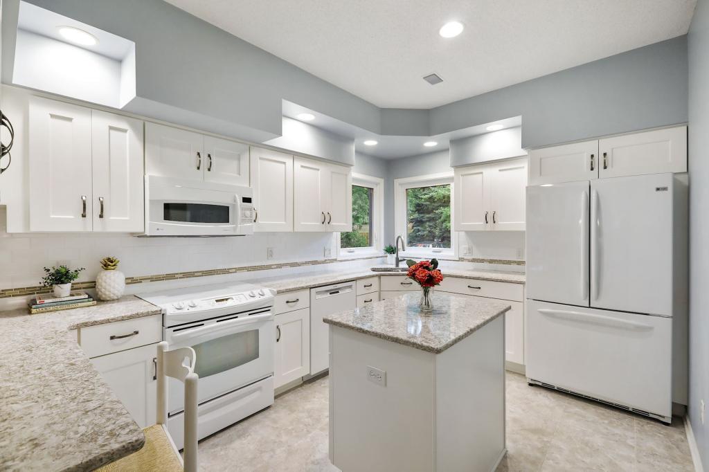 1900 Victoria Road South, Unit P Mendota Heights, MN 55118 - Photo 8 of 35 Gallery Image 8