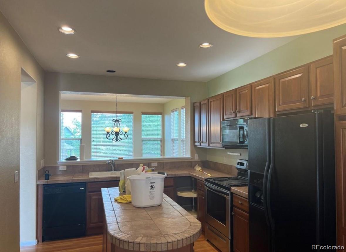10847 Towerbridge Road Highlands Ranch, CO 80130 - Photo 5 of 14 a kitchen with sink and refrigerator