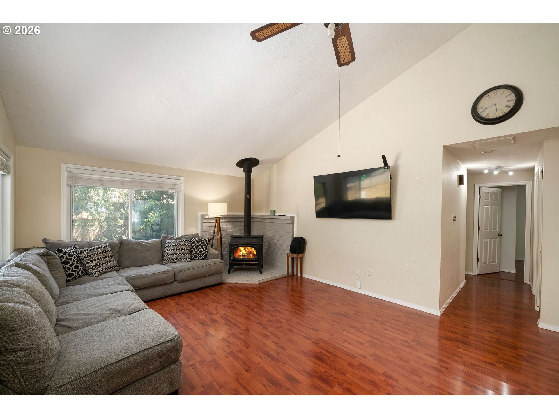 11608 Southeast Reedway Street Portland, OR 97266 - Photo 6 of 32 Living Room