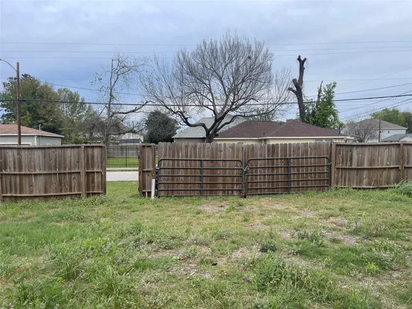 $1,500 | 802 Fair Street, Houston, TX 77088