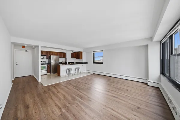 $1,800 | 6030 North Sheridan Road, Unit 1912, Chicago, IL 60660