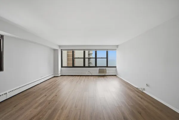 $1,800 | 6030 North Sheridan Road, Unit 1912, Chicago, IL 60660