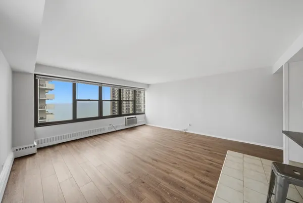 $1,800 | 6030 North Sheridan Road, Unit 1912, Chicago, IL 60660
