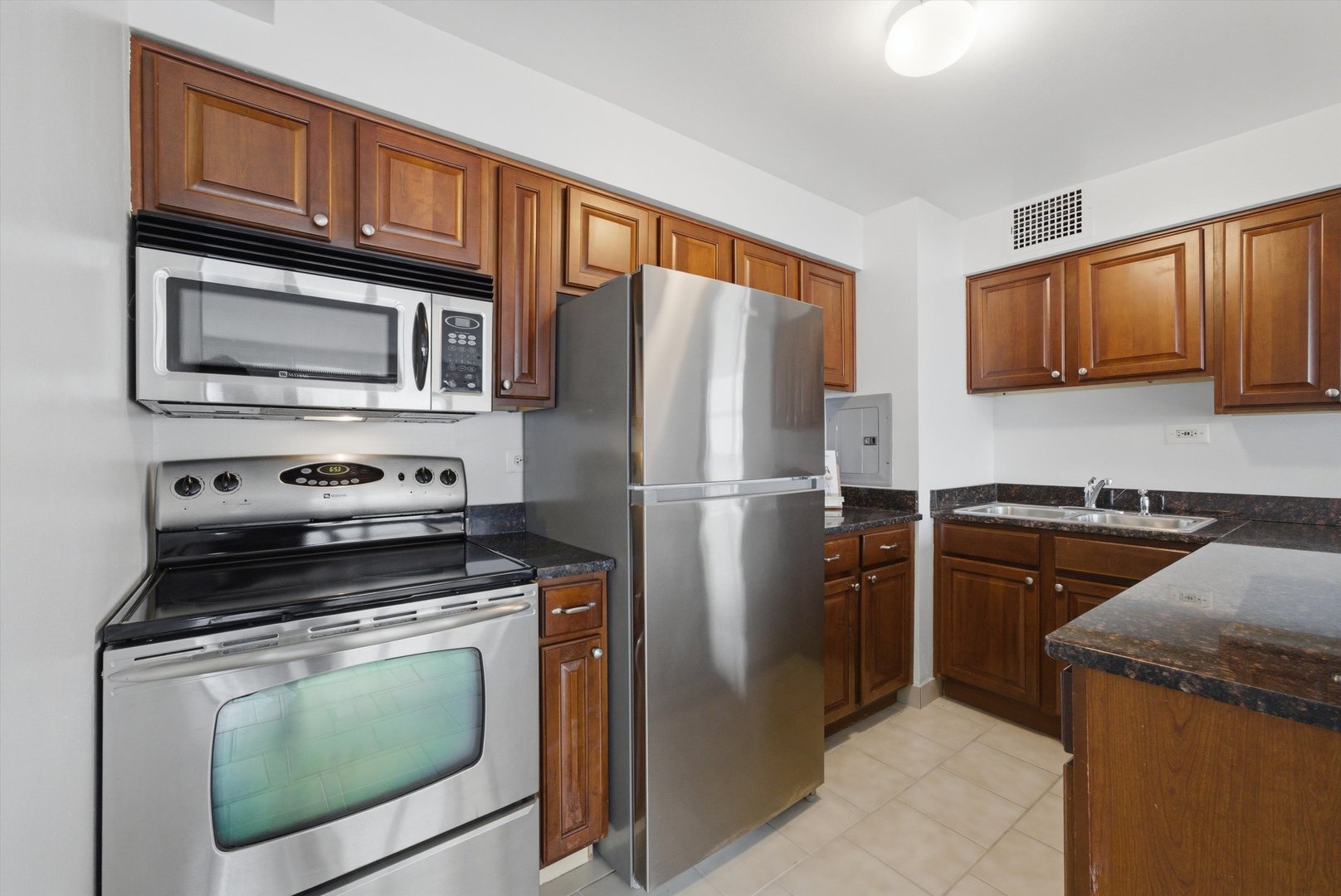 6030 North Sheridan Road, Unit 1912 Chicago, IL 60660 - Photo 8 of 17