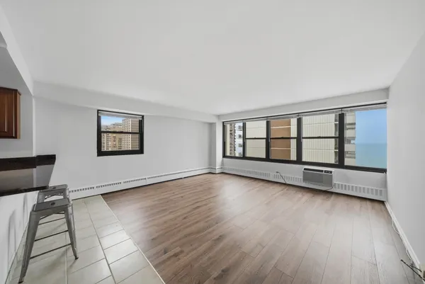 $1,800 | 6030 North Sheridan Road, Unit 1912, Chicago, IL 60660
