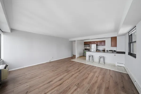 $1,800 | 6030 North Sheridan Road, Unit 1912, Chicago, IL 60660