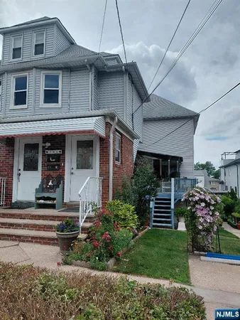 $2,600 | 701 Grove Avenue, Cliffside Park, NJ 07010