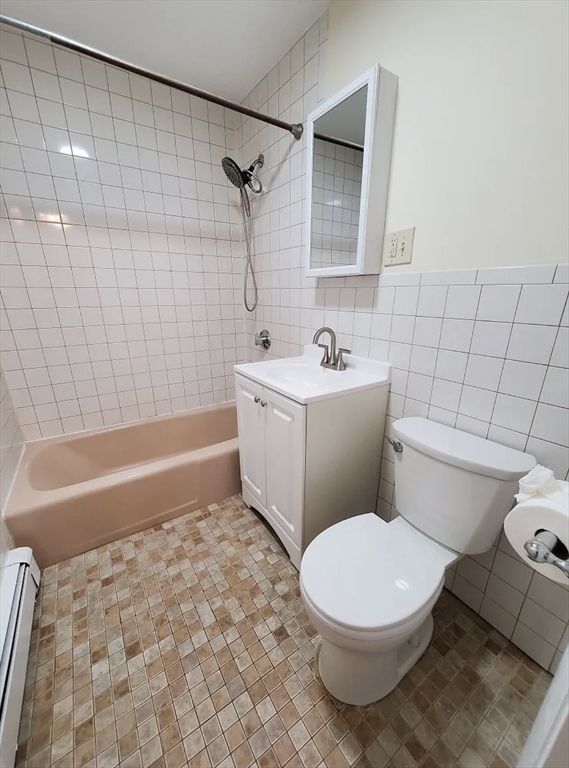 A2 Colonial Drive, Unit 10 Andover, MA 01810 - Photo 10 of 20 a bathroom with a toilet a sink and bathtub