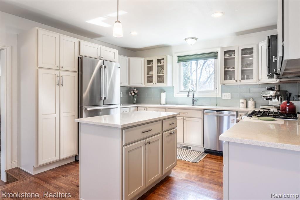 391 Elmhill Road Rochester Hills, MI 48306 - Photo 7 of 44