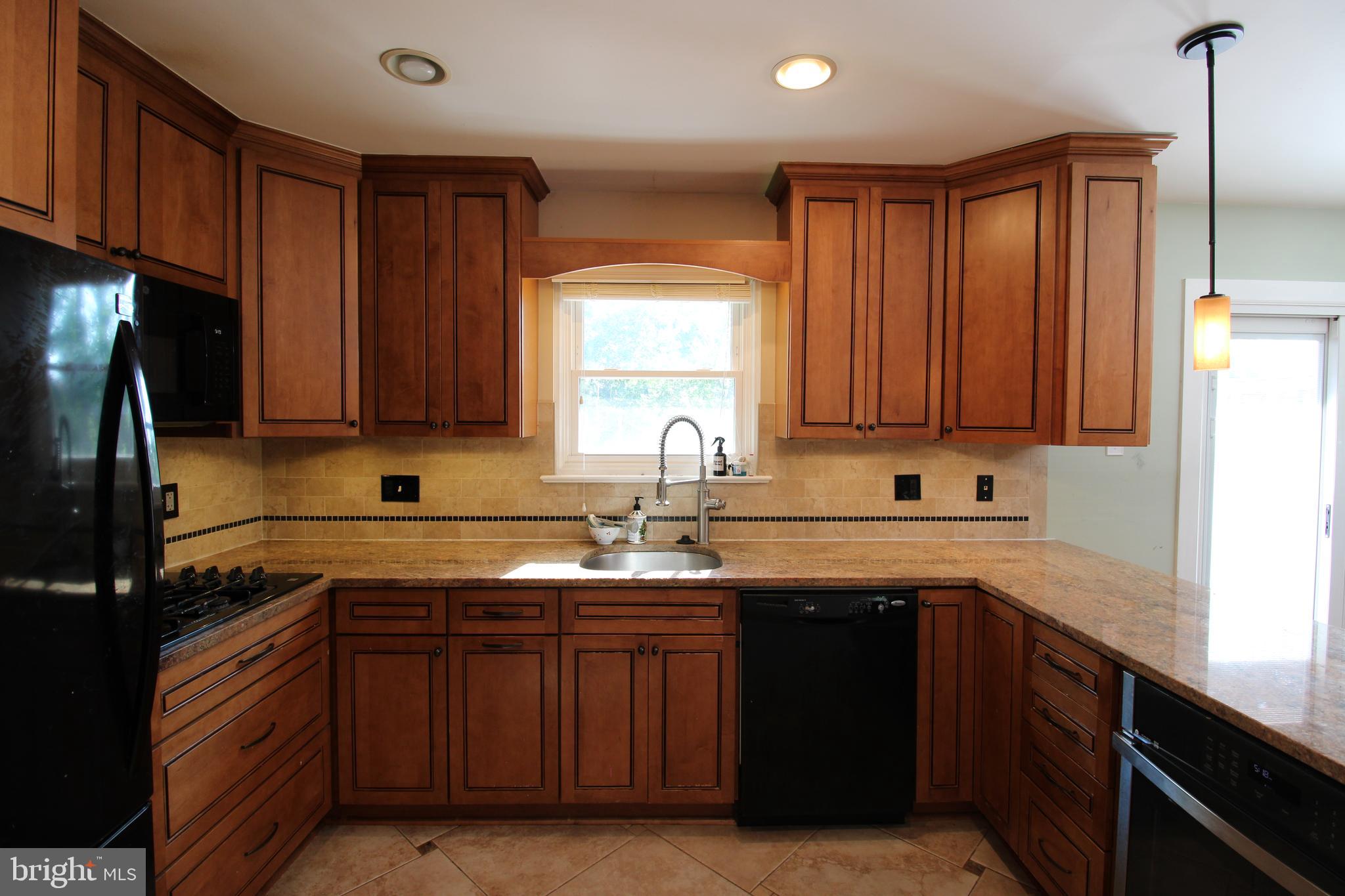 5204 Queensberry Avenue Springfield, VA 22151 - Photo 2 of 23