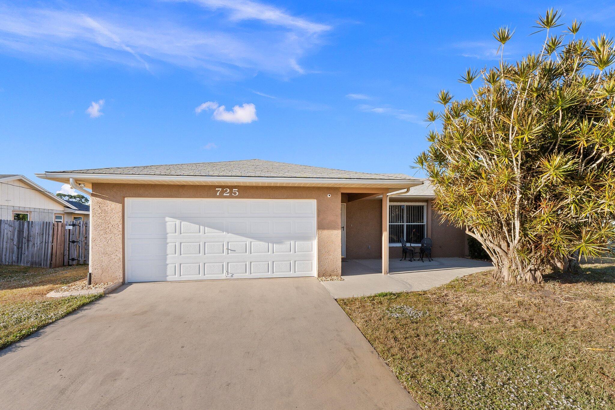 725 Southwest Ancona Road Port St. Lucie, FL 34953 - Photo 3 of 55 725 SW Ancona Rd