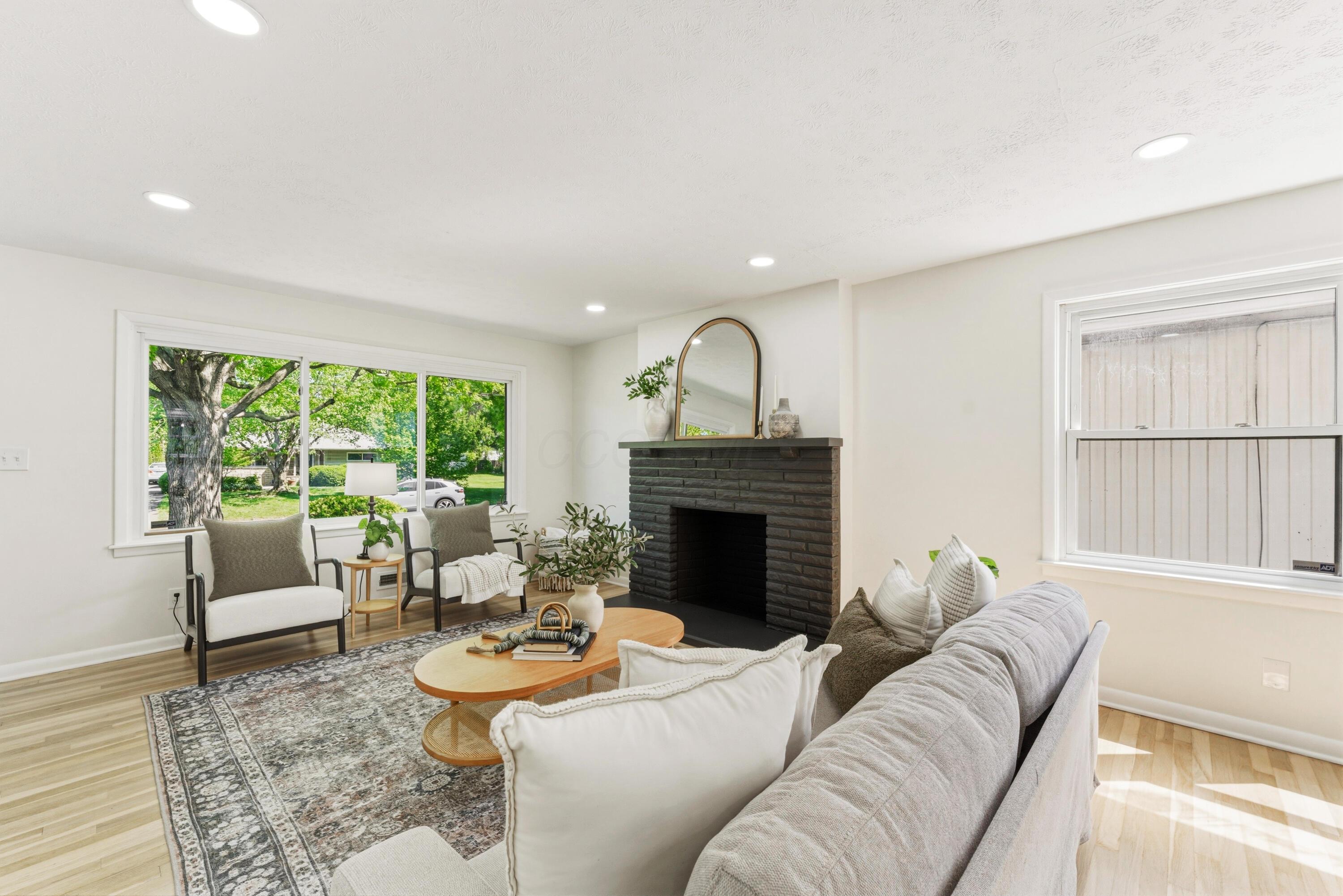 2753 Eastminster Road Columbus, OH 43209 - Photo 10 of 48 Livingroom3