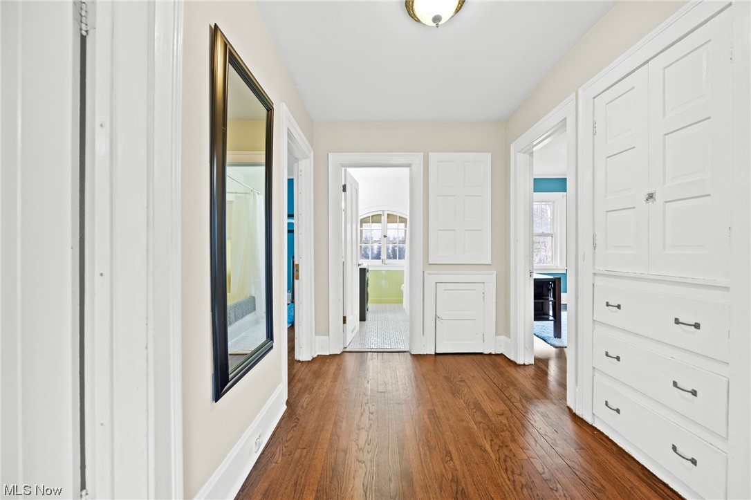 12727 Cedar Road Cleveland Heights, OH 44106 - Photo 16 of 32 Upstairs hallway