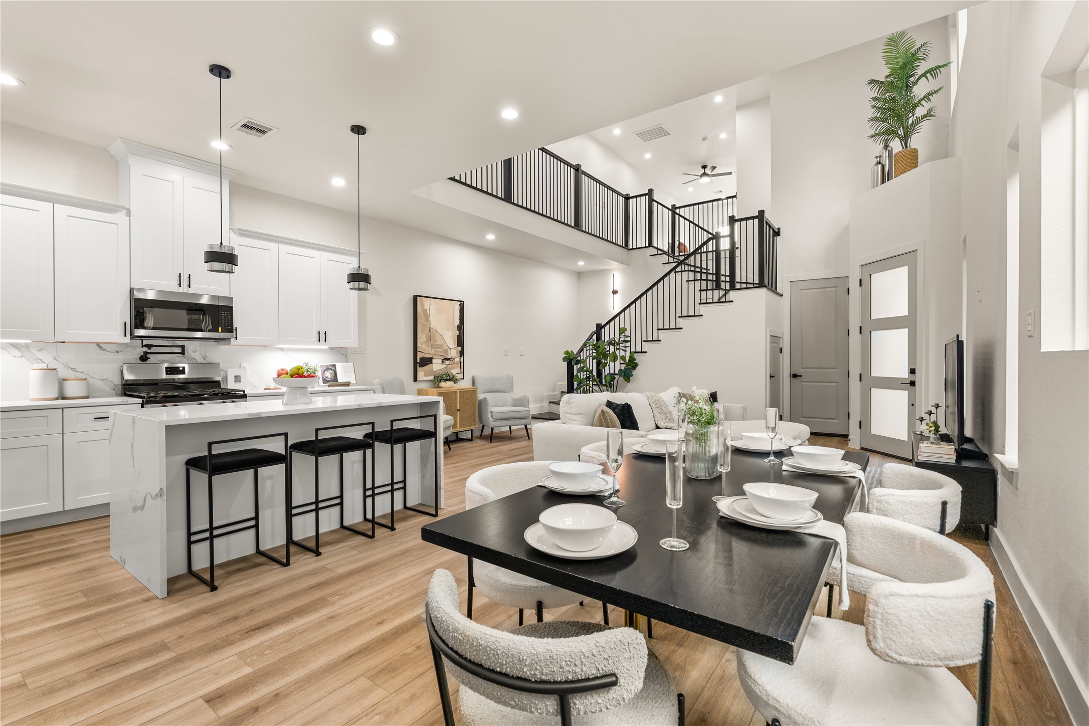 3539 Mainer Street, Unit B Houston, TX 77021 - Photo 27 of 29 Walk in and look up — twenty feet of ceiling and a floor plan South Union has never seen