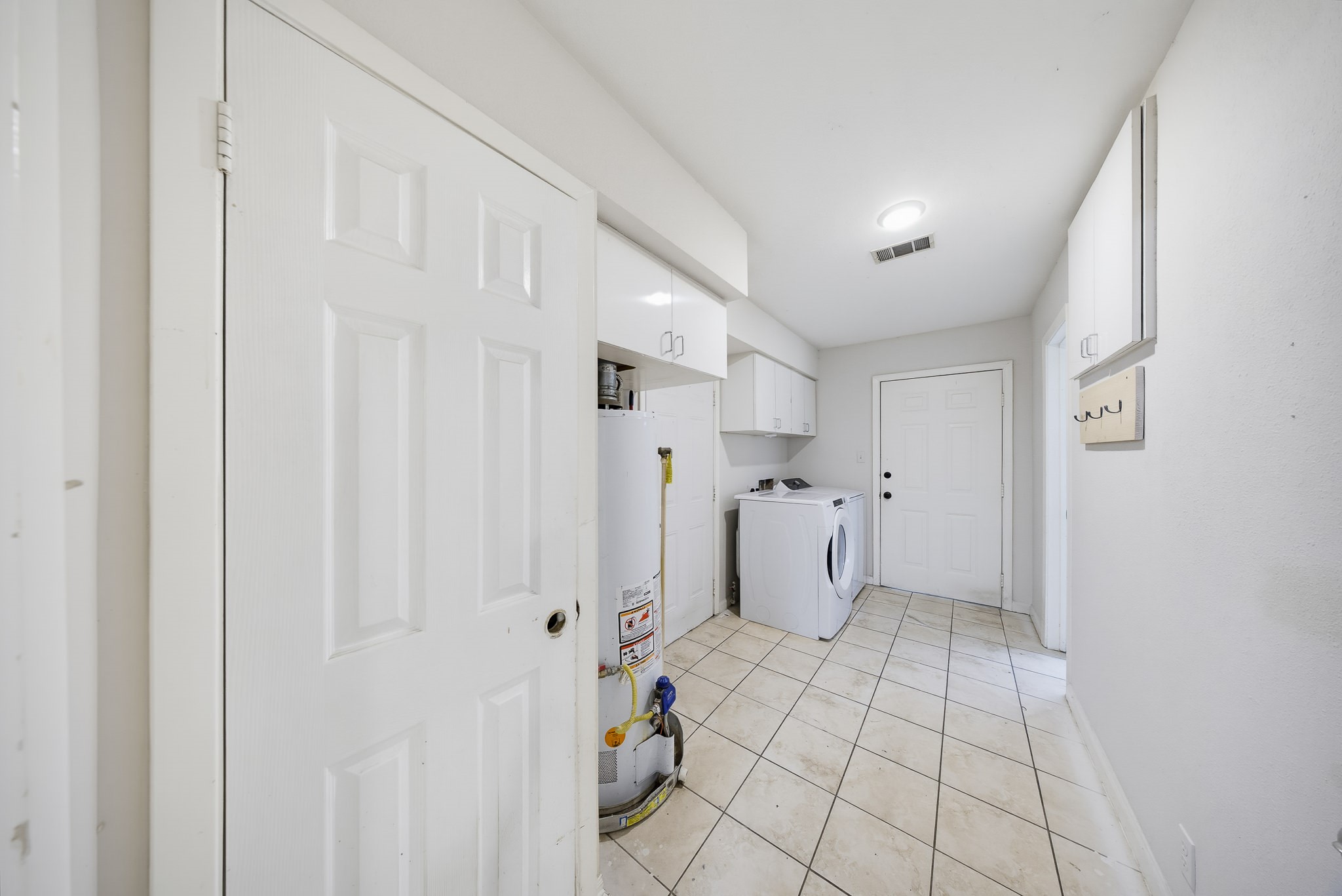 1725 Strawn Road Houston, TX 77039 - Photo 31 of 44 An additional bathroom provides practical convenience for occupants and guests within the main home.