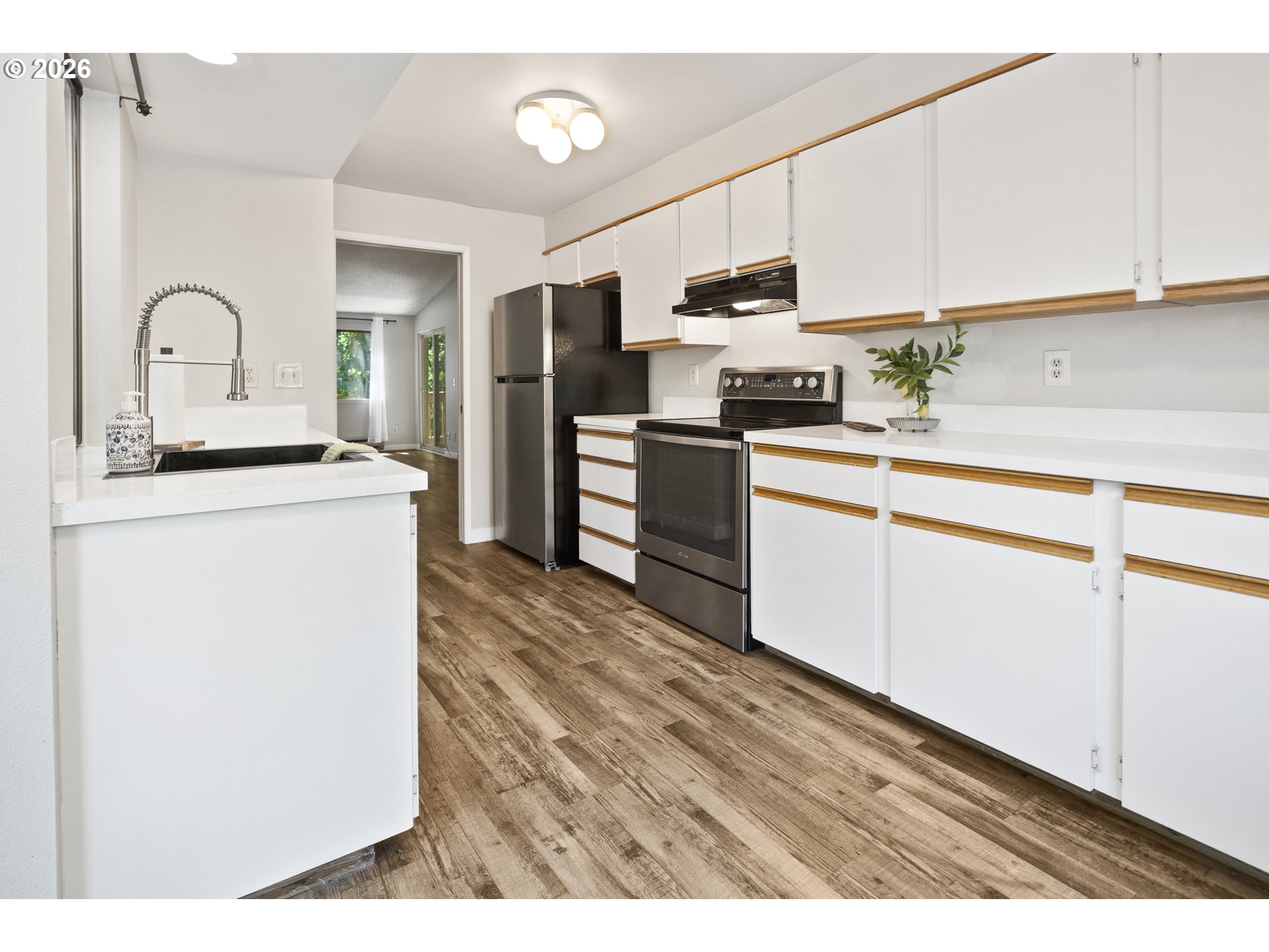 14822 Southwest 109th Avenue Portland, OR 97224 - Photo 10 of 30 Kitchen