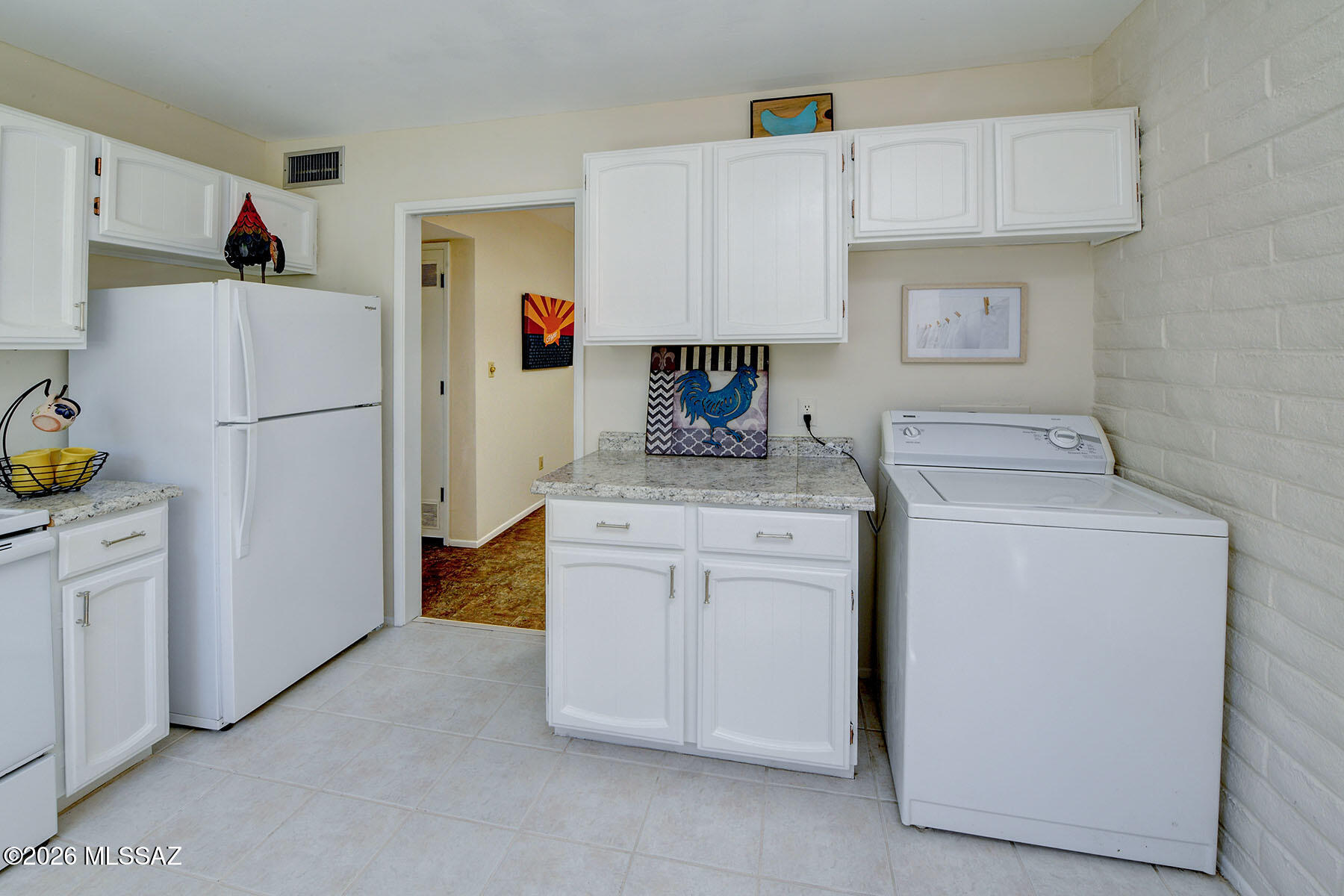 711 West Las Lomitas Road Tucson, AZ 85704 - Photo 18 of 29 KITCHEN FACING DINING