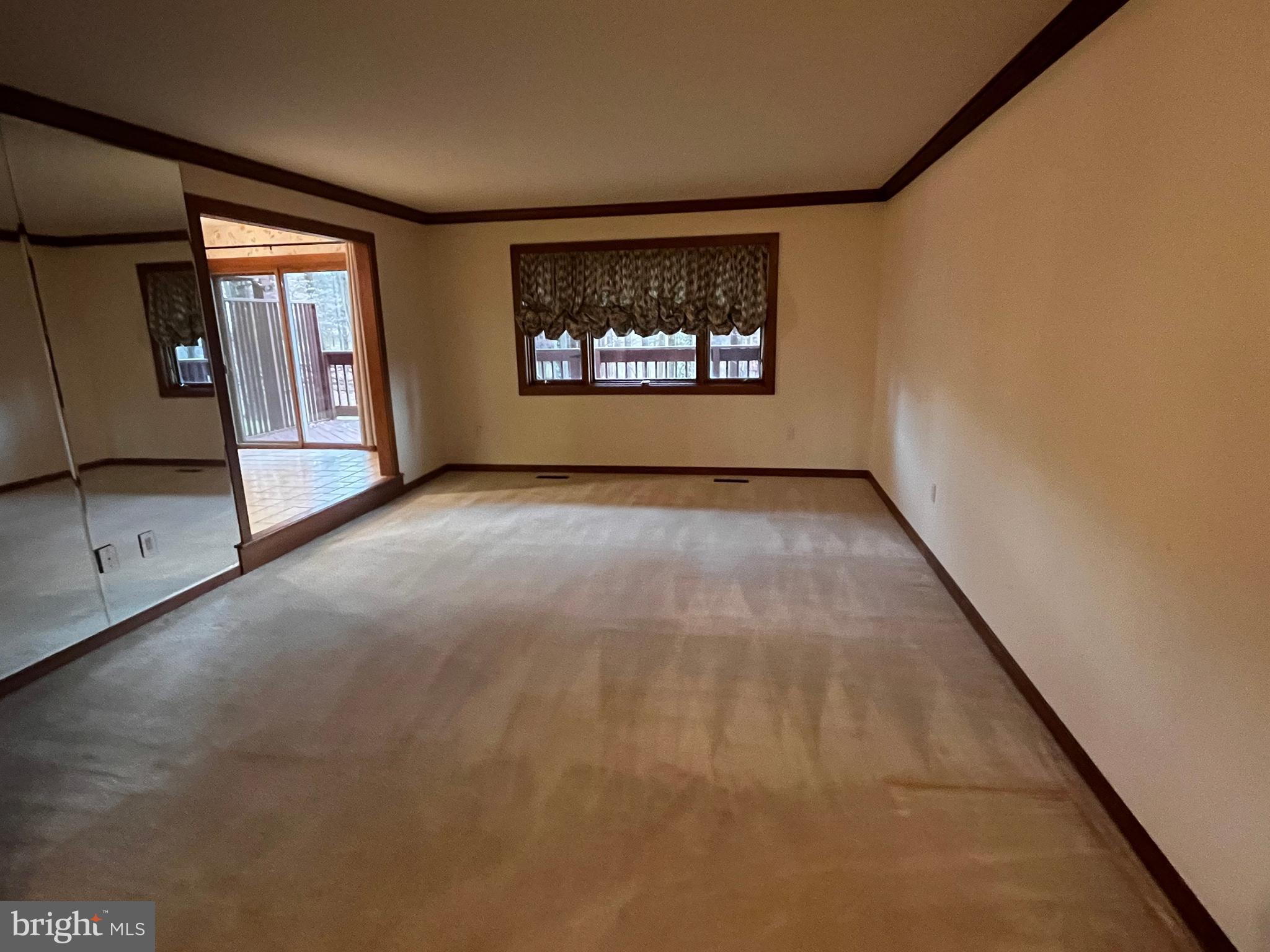 10 Redgate Court Silver Spring, MD 20905 - Photo 12 of 49 Family room off kitchen