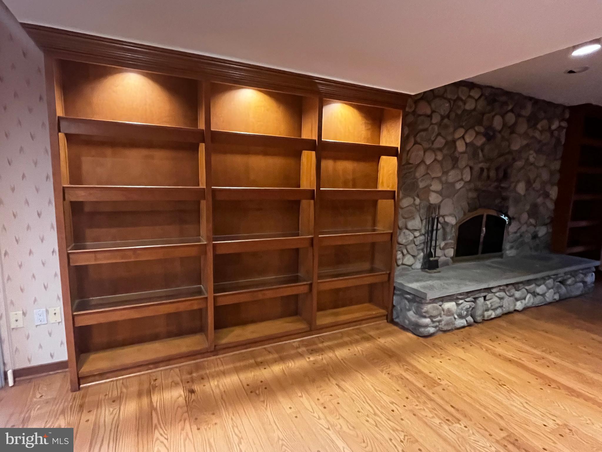 10 Redgate Court Silver Spring, MD 20905 - Photo 14 of 49 Built-ins with back lighting