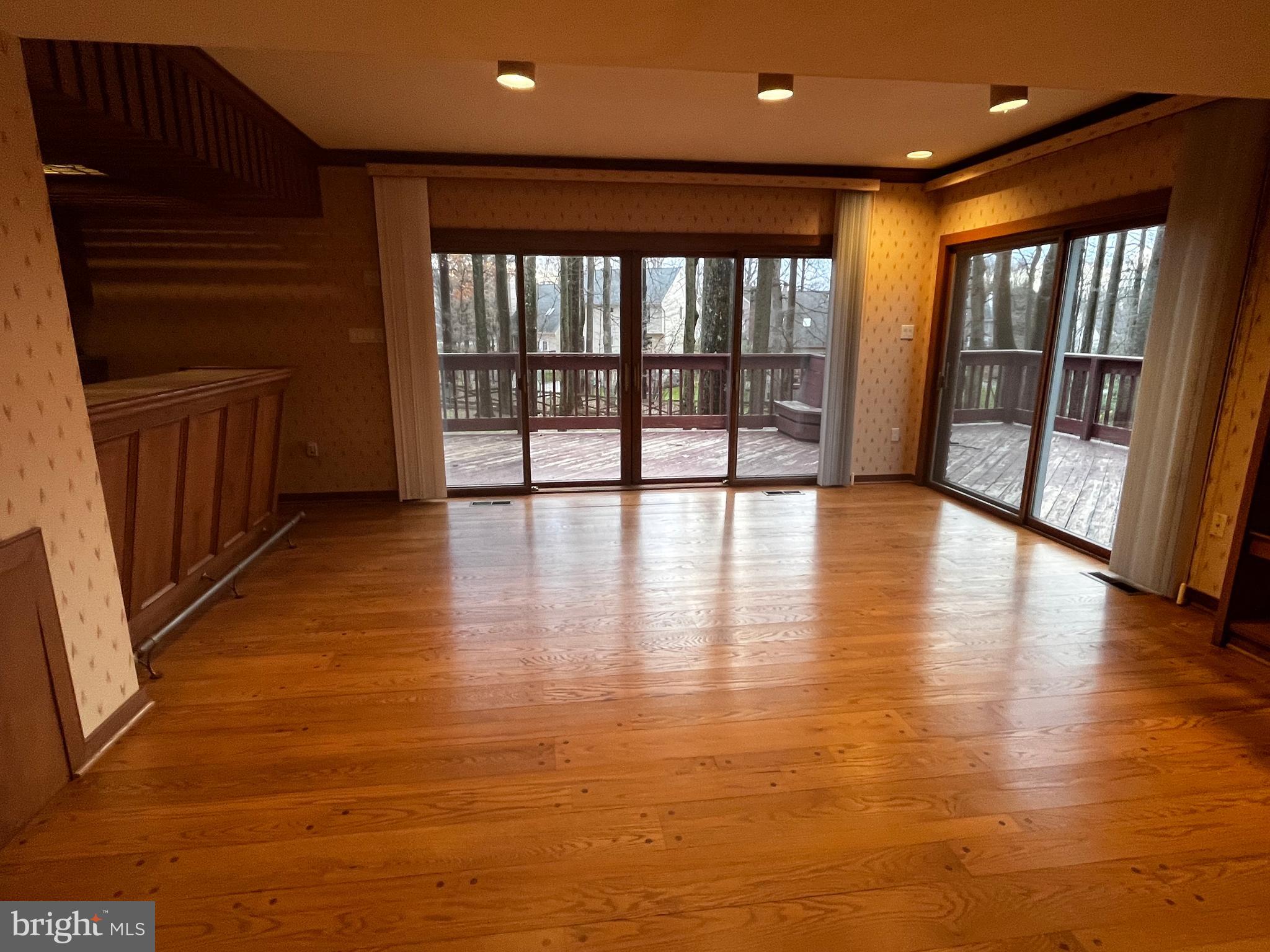 10 Redgate Court Silver Spring, MD 20905 - Photo 16 of 49 Sliders out to wrap-around deck