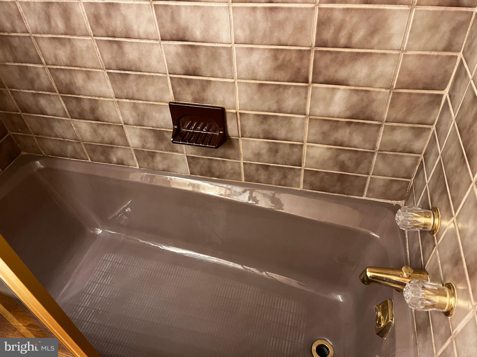 10 Redgate Court Silver Spring, MD 20905 - Photo 20 of 49 Upgraded tile in all baths