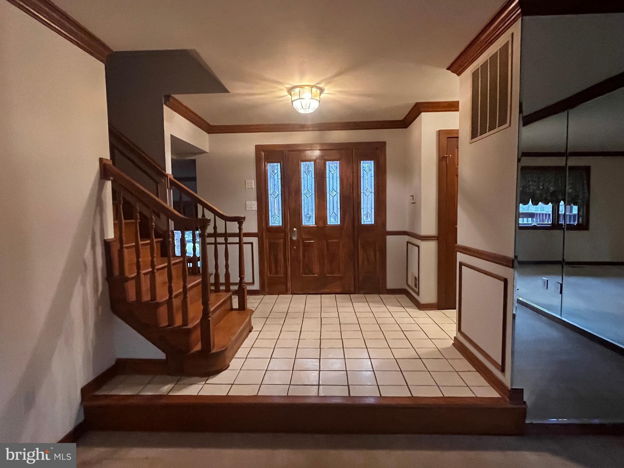 10 Redgate Court Silver Spring, MD 20905 - Photo 2 of 49 Foyer Entry