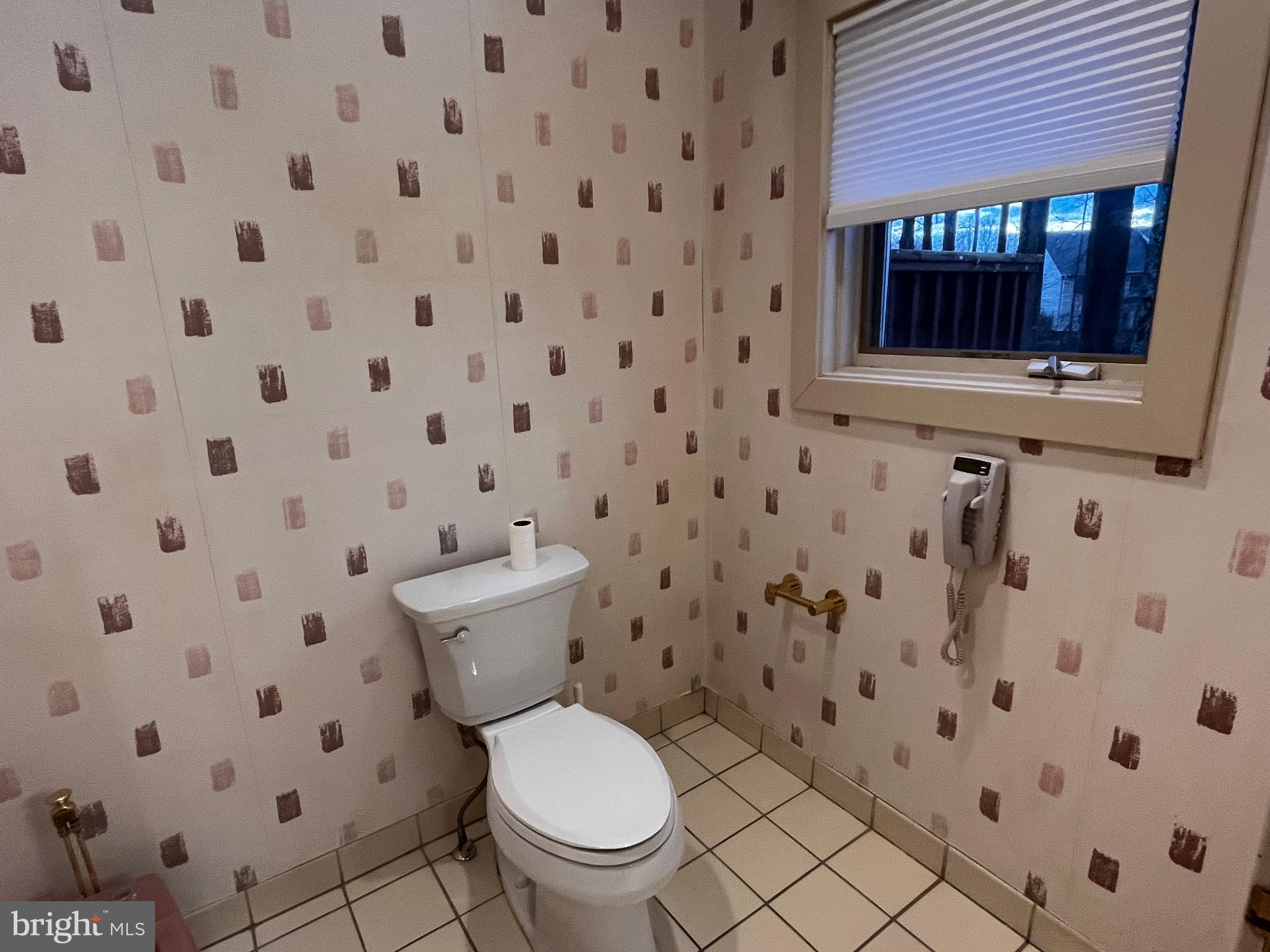 10 Redgate Court Silver Spring, MD 20905 - Photo 39 of 49 Private commode room