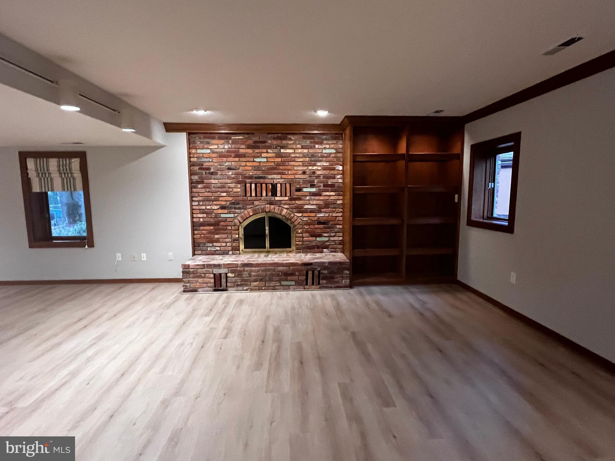 10 Redgate Court Silver Spring, MD 20905 - Photo 41 of 49 More shelving, light