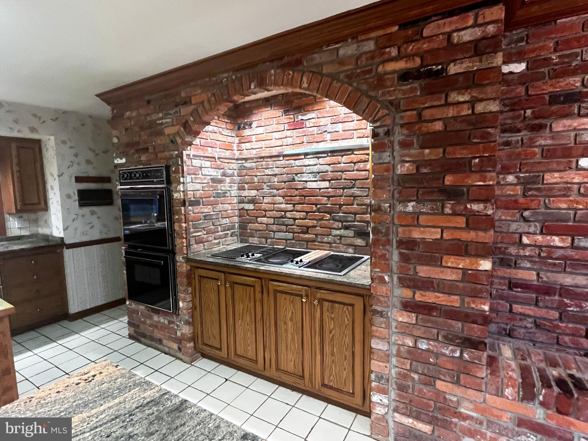 10 Redgate Court Silver Spring, MD 20905 - Photo 9 of 49 Kitchen cooktop, grill