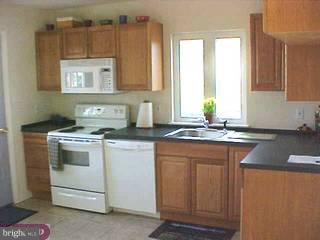 905 Crystle Road Aston, PA 19014 - Photo 2 of 6