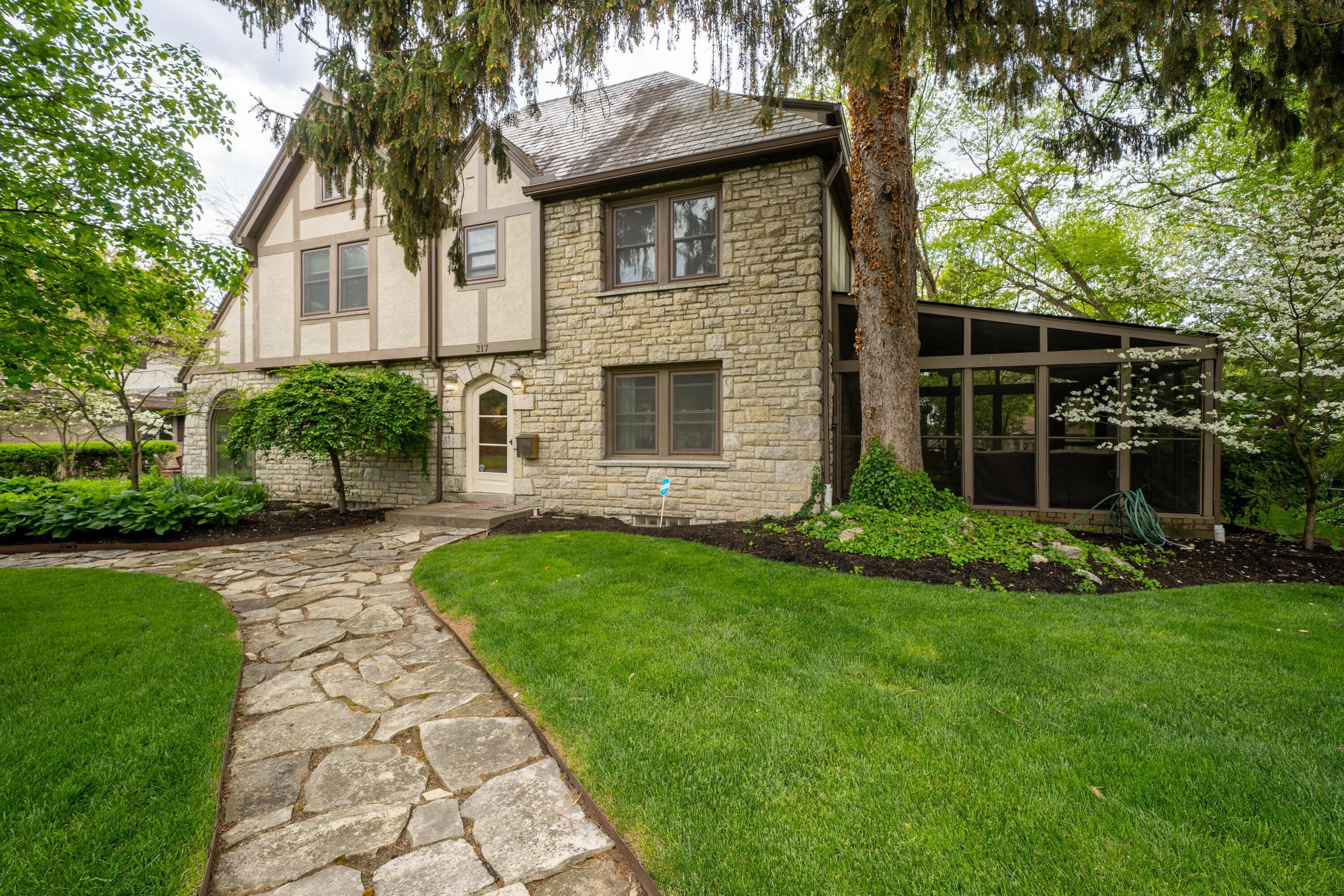 217 South Harding Road Columbus, OH 43209 - Photo 3 of 66