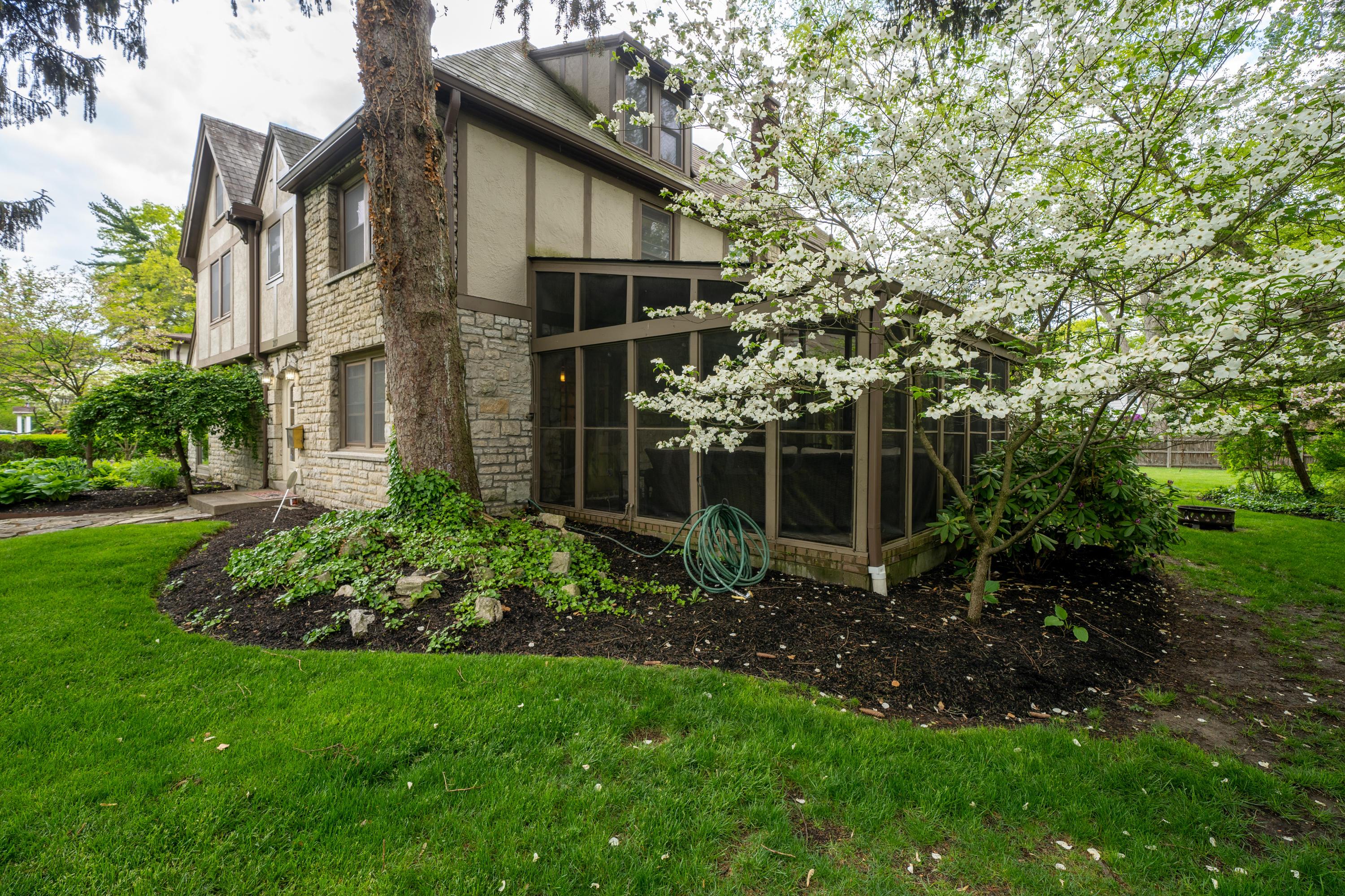 217 South Harding Road Columbus, OH 43209 - Photo 5 of 66