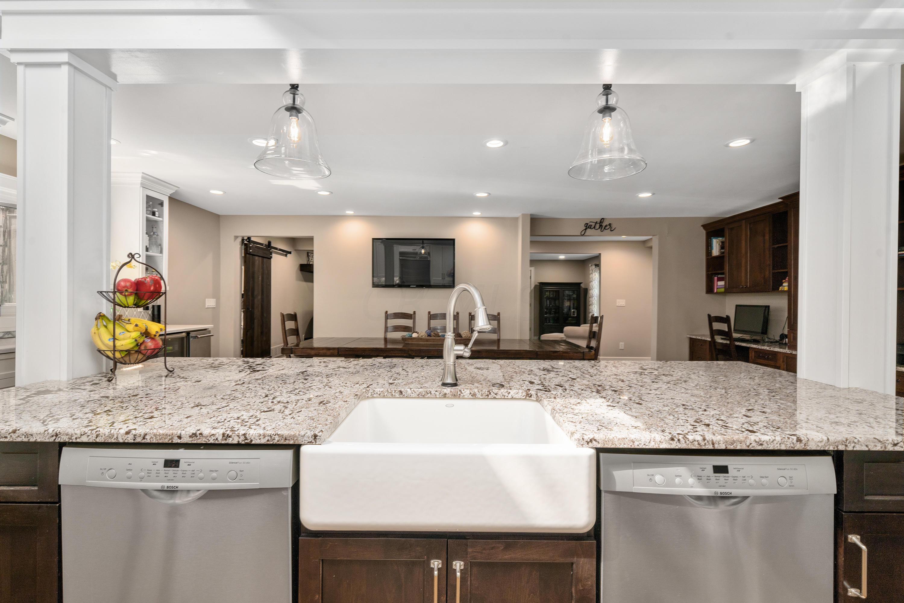 217 South Harding Road Columbus, OH 43209 - Photo 8 of 66