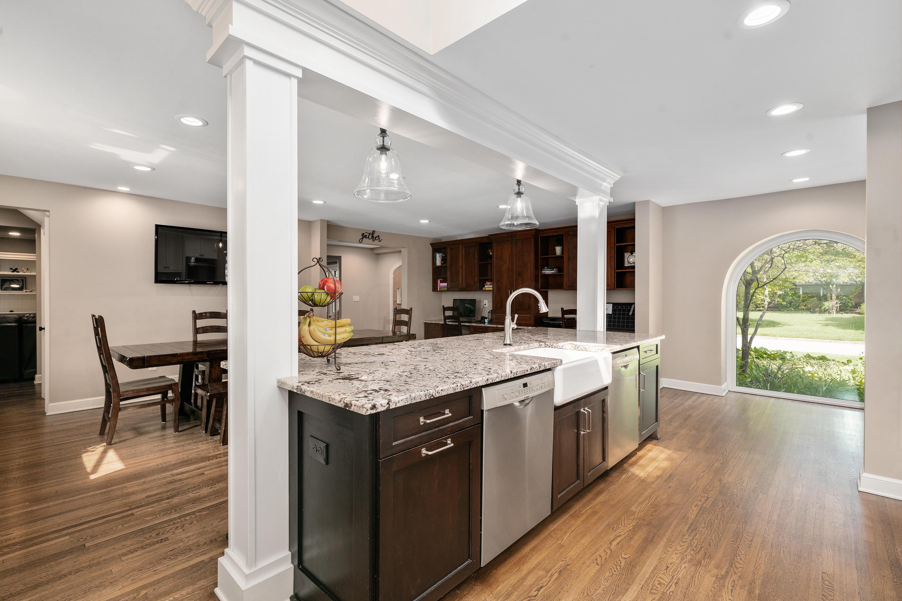 217 South Harding Road Columbus, OH 43209 - Photo 9 of 66