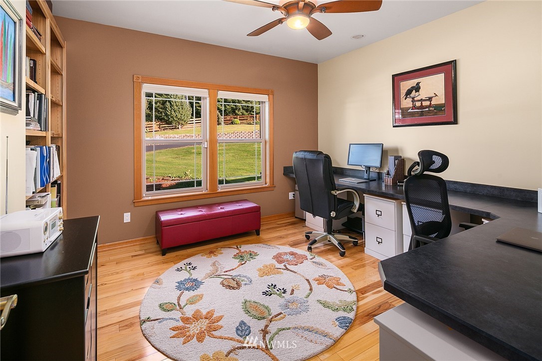 401 Highland Valley Road Morton, WA 98356 - Photo 24 of 39 a workspace with furniture and window
