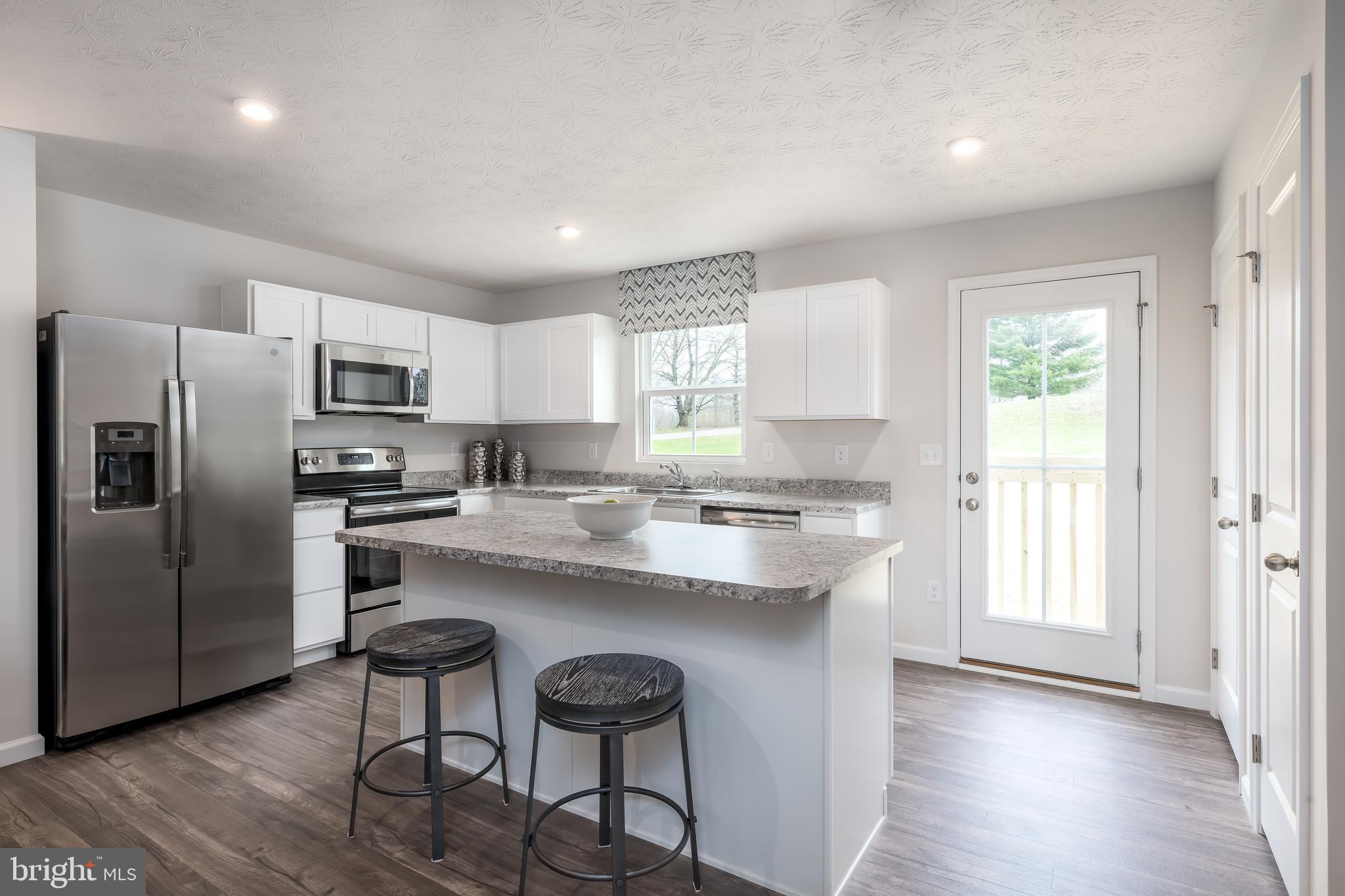 32 Mudstone Road Dover, DE 19904 - Photo 3 of 9 Kitchen with Island & Stainless Steel Appliances