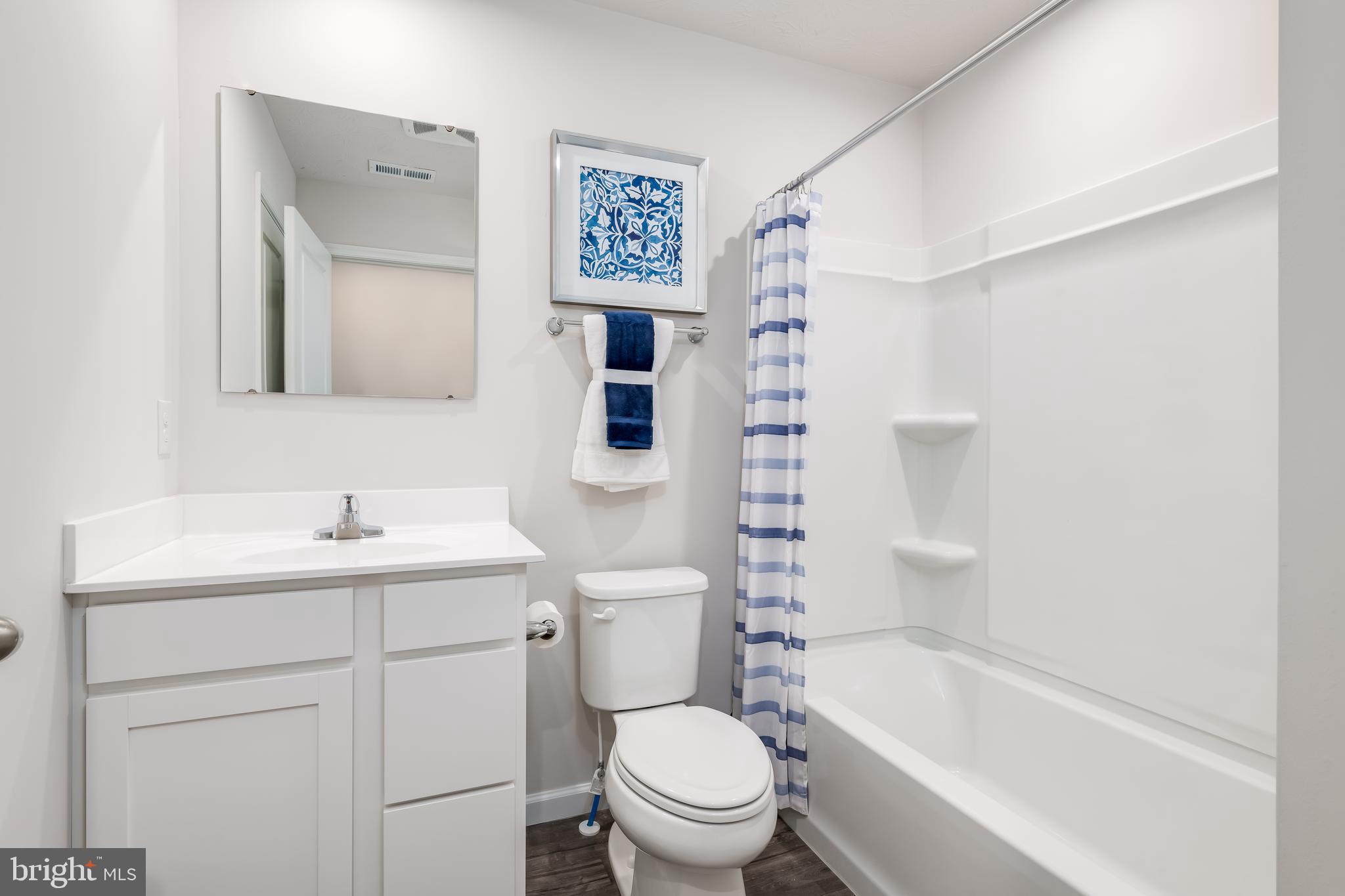 32 Mudstone Road Dover, DE 19904 - Photo 8 of 9 Shared Hall Bath with Tub/Shower Combo